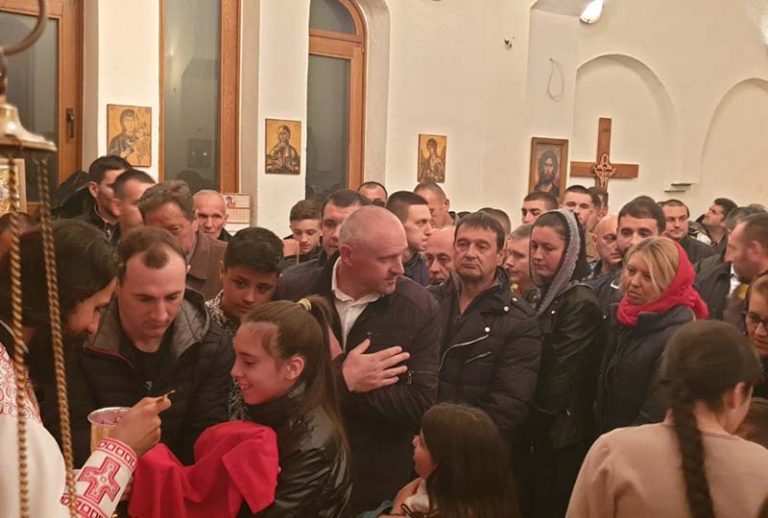 Васкрсење Христово прослављено у манастиру Свете Тројице у Озерковићима