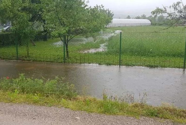У Бихаћу поплављено шест кућа, ВОДА НИЈЕ ЗА ПИЋЕ