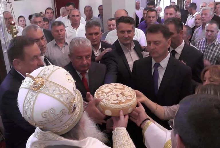 Повеља Вучићу и Скупштини града Источно Сарајево (ВИДЕО)
