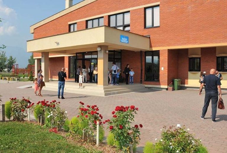 У Основну школу „Петар Петровић Његош“ уписано 78 првачића