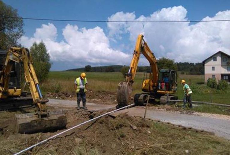 Радови на колектору за отпадне воде за Подроманију