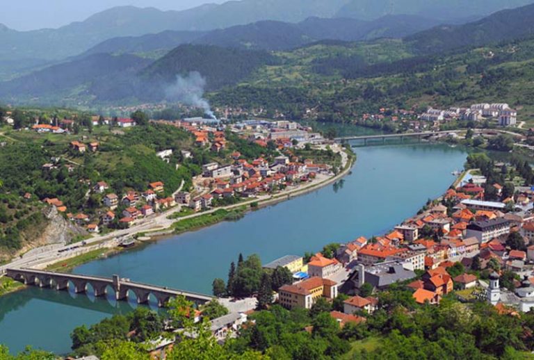 Вишеград: Отворена изложба радова насталих на ликовној колонији