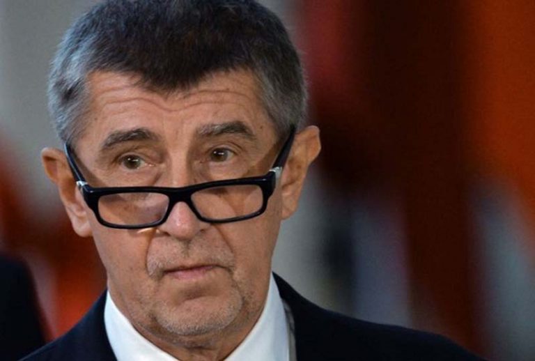 Премијер Чешке одговорио Земану: Спреман сам за дебату о укидању признања Косова