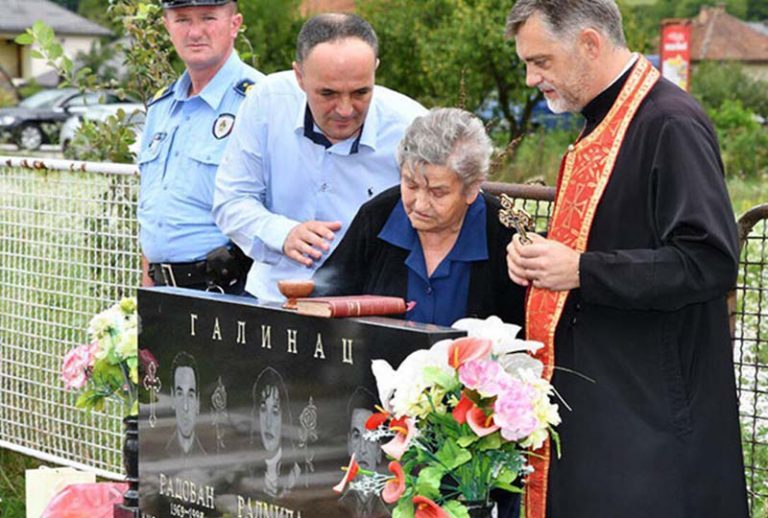 РОДБИНА ЖРТАВА НАТО АГРЕСИЈЕ: Даћемо и своје животе само да не идемо у НАТО