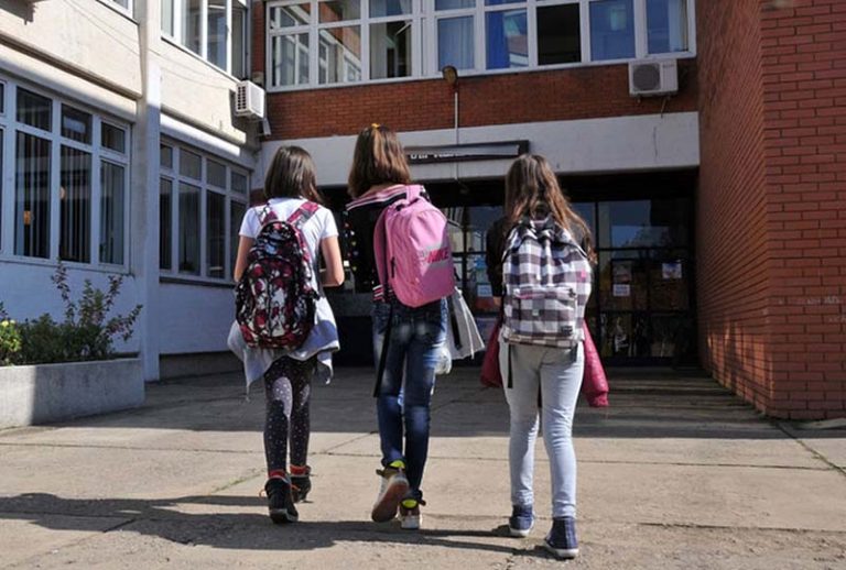 ПАНИКА У САРАЈЕВУ: Самоповређивање дјевојчица упалило аларм у школама, али и МНОГО ШИРЕ