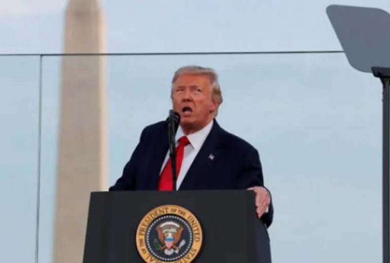 Трамп: Иран ће бити „збрисан са лица земље“ ако нападне америчке бродове