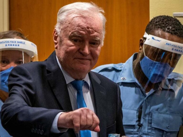 ОТКАЗАЛИ МУ ВИТАЛНИ ОРГАНИ – Затражено хитно пребацивање Ратка Младића у Београд, Србија дала потребне гаранције