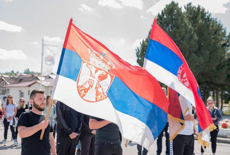 Сада ударају истоврeмено на четири стране