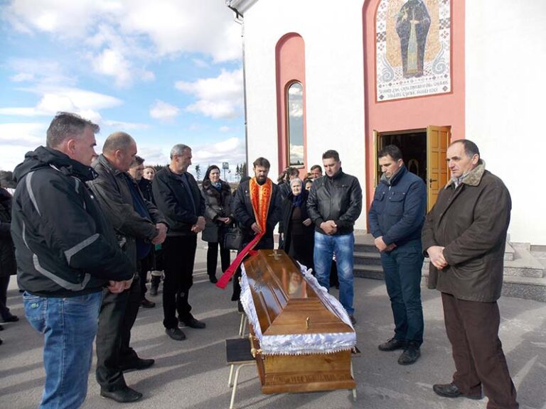 Сахрањена Душанка Фржовић, мајка два погинула српска борца