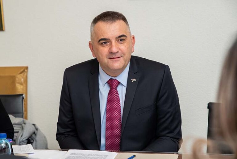 Субвенционисане тракторе продају у ФБиХ: Минић о злоупотребама субвенција у Српској и дугу према пољопривредницима