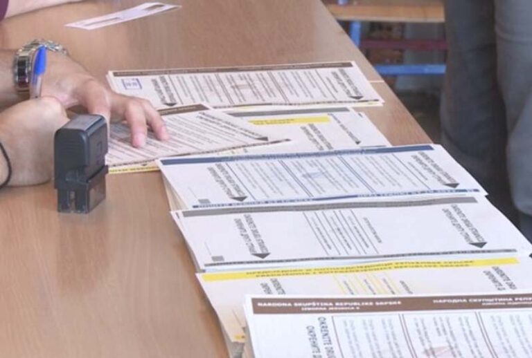 Који закон ће важити: ЦИК БиХ расписала изборе по Шмитовим “правилима”, ево шта може учинити Српска