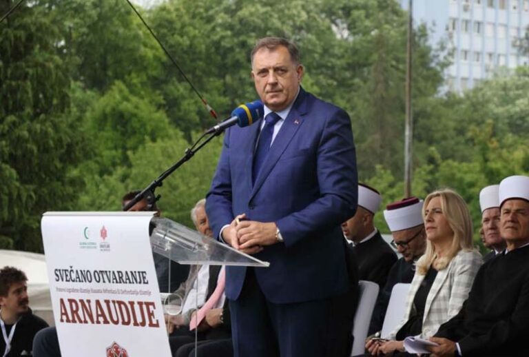 Додик на отварању пожелио да џамија Арнаудија живи вијековима – „Оно што се десило БИЛА ЈЕ ГРЕШКА И ЧИН БЕЗУМЉА“