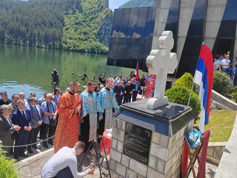 Радити на саборности, очувати српски род и Стари Брод