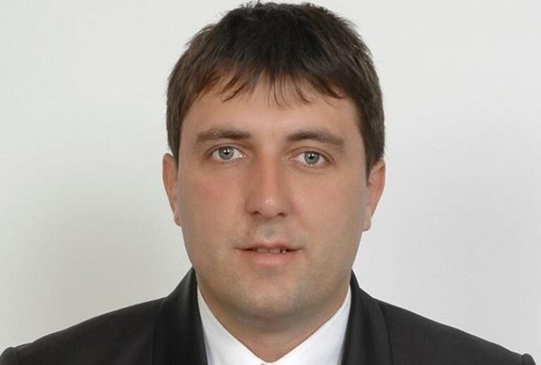 Посланик СНСД-а добио кривичну пријаву: Новцем јавног предузећа ПРОТИВНО ЗАКОНУ асфалтирао пут до викендице