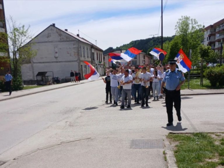 Дефиле матураната центром Рогатице